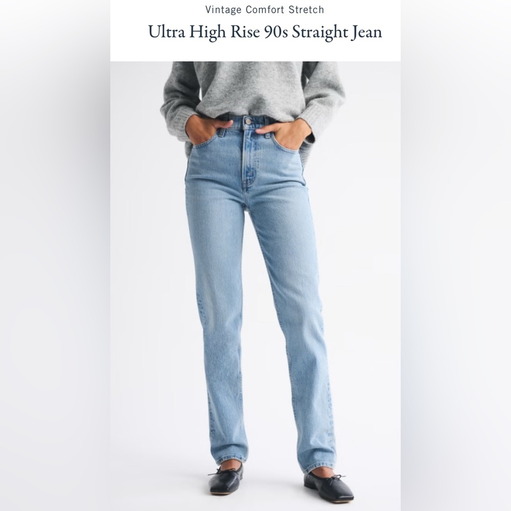 Abercrombie & Fitch Ultra High Rise 90s Straight Jean Size 32 aka Size 14 R